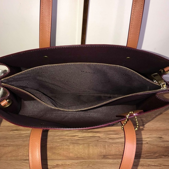 ❤️❤️SOLD❤️❤️Coach Leather 3 Compartment Purse🎞 - Picture 5 of 8